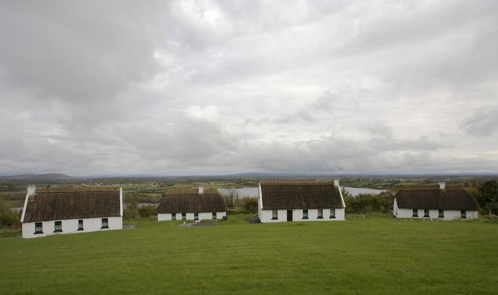 Corofin Lake Cottages Habitación foto
